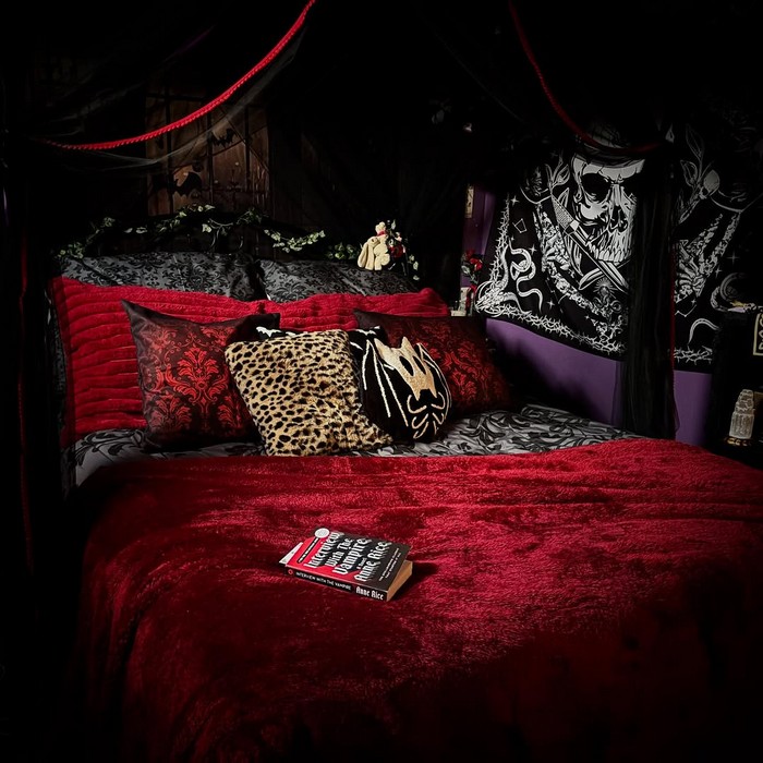 Creepy Decor Ideas for Haunted Homes