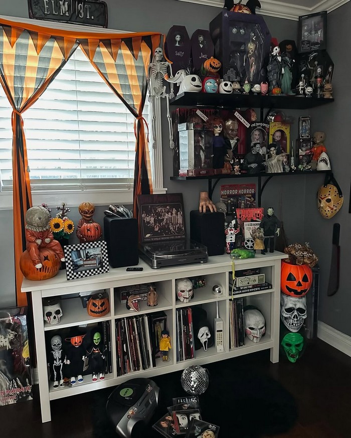 Gothic Horror Decor to Set Atmosphere